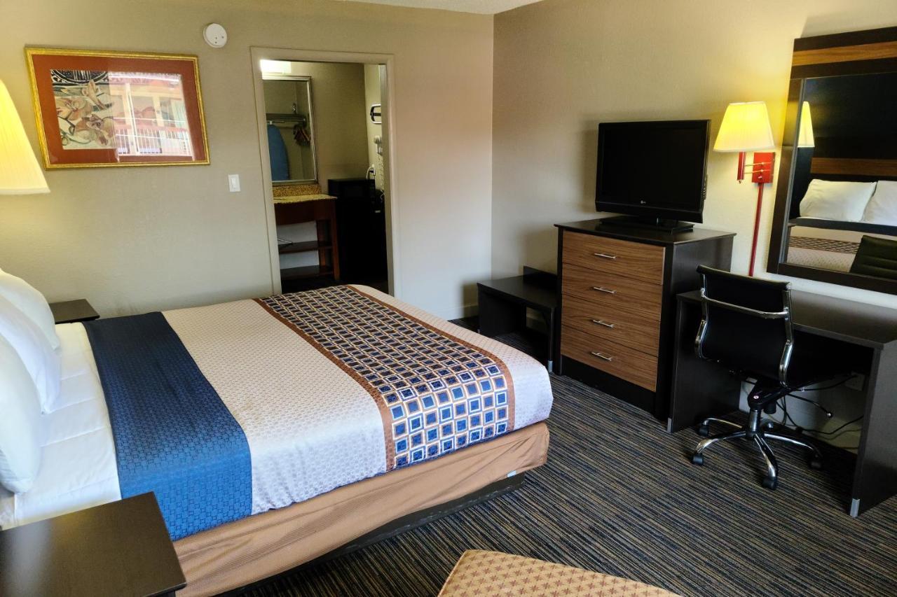 Travelodge By Wyndham Williamsburg Colonial Area Exterior photo